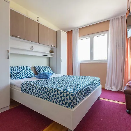 Apartment Romantic Marko For 2 With Pool And Grill *